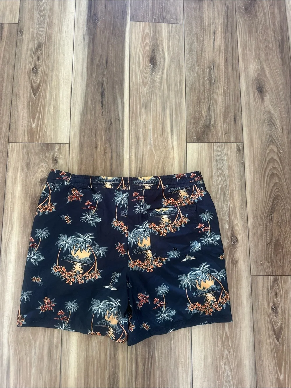 Quicksilver Men's Black Tropical Print Swim Trunks size large